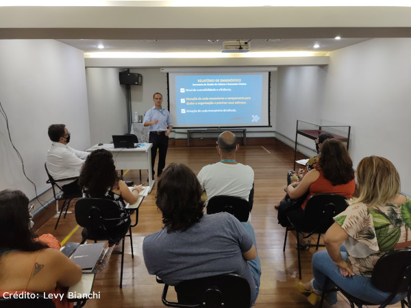 Palestra do corregedor da SECEC no MIS RJ