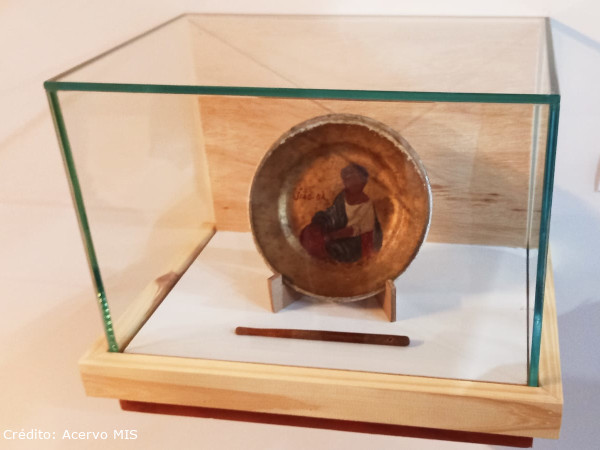 Prato de João da Baiana do MIS RJ na Exposição do SESC São Paulo