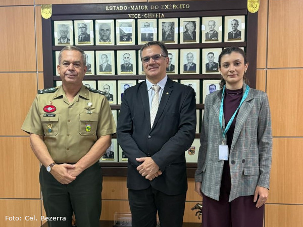 Presidente da F.MIS realiza visita institucional ao Quartel-General do Exército em Brasília