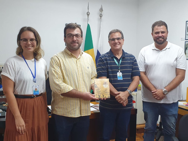 Samba-enredo "Glória ao Almirante Negro!" une MIS RJ e a Escola de Samba Paraíso do Tuiuti