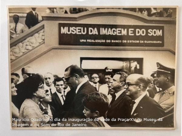 Família de Maurício Quadrio, primeiro dirigente do Museu da Imagem e do Som do Rio de Janeiro, doa itens do ex-diretor para a instituição