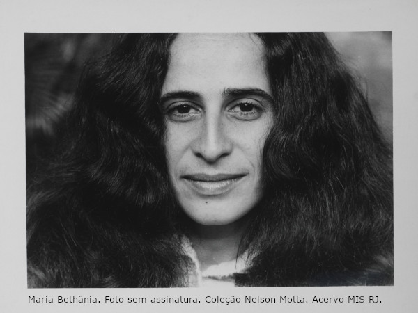 Itens do acervo do MIS RJ relembram a vida repleta de poesia da aniversariante Maria Bethânia