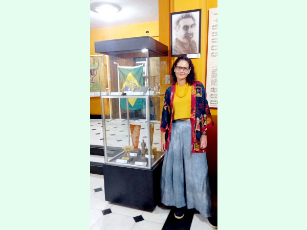 NINA SAROLDI PRESTIGIA A EXPOSIÇÃO “O MIS BATE UM BOLÃO”!