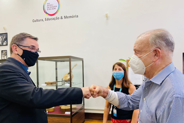 MIS parabeniza os 81 anos de Ricardo Cravo Albin