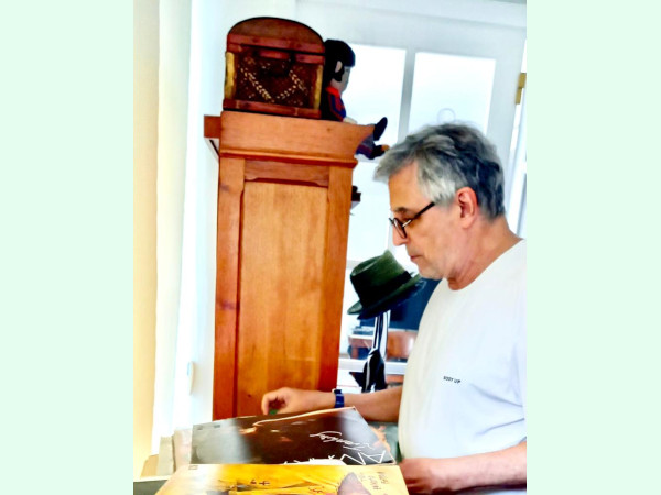 IVAN LINS DOA ACERVO PARA O MIS RJ