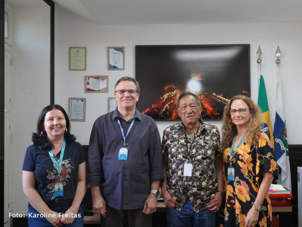 F.MIS recebe visita de colecionador Idalino Miranda para assinatura de doação de acervo