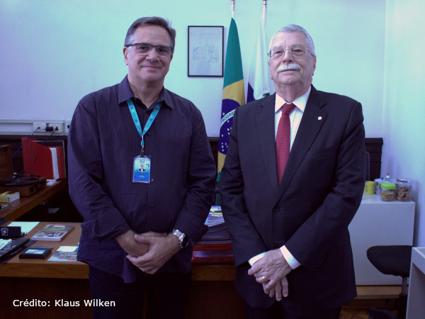 Luiz Fernando Gurgel, da Amaerj, conhece instalações e projetos do MIS RJ em visita à sede da Lapa