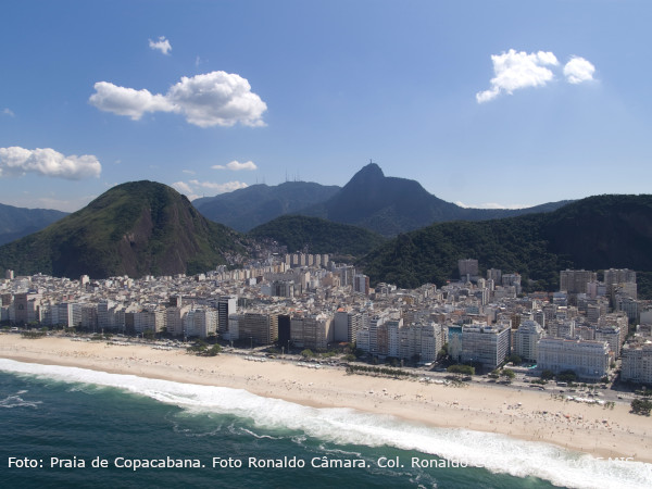 Artigo de Daiane Lopes: Por entre lentes e fatos - Copacabana em destaque no acervo Ronaldo Câmara da F.MIS