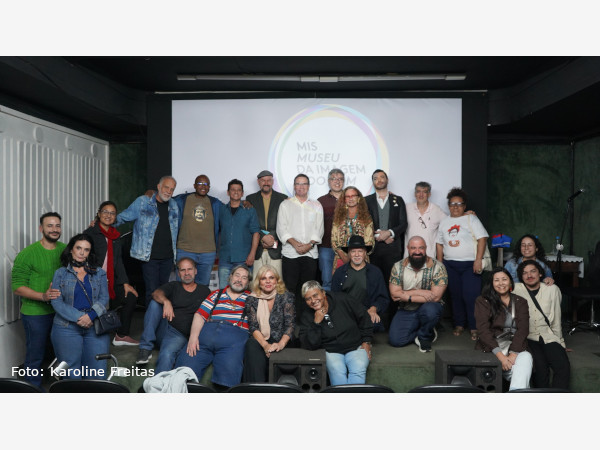 Sarau dos Saraus reúne artistas, poetas e público em celebração da poesia e da memória cultural na F.MIS